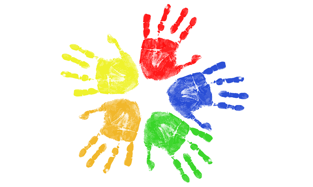 Kinderhände mit bunten Farben
