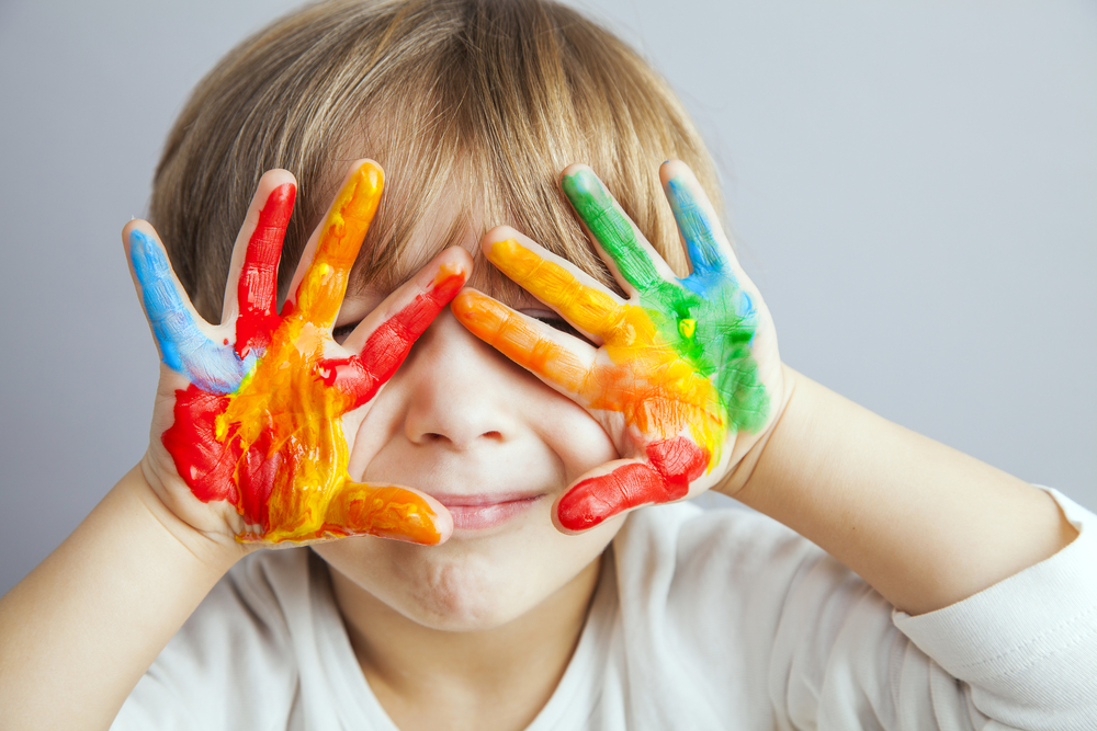 a Farben lernen auf Englisch für Kinder – Mit Farben spielen!